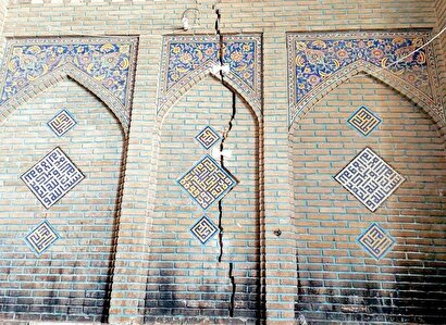 آژیر قرمز در اصفهان / فرونشست به آثار باستانی هم رسید+ عکس