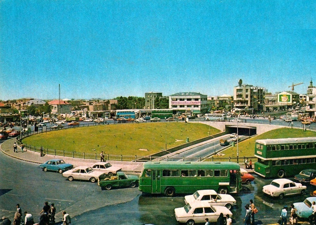 عکس/ میدان شهناز (امام حسین) تهران ۵۷ سال قبل؛ سال ۱۳۵۶ عکس/ میدان شهناز (امام حسین) تهران ۵۷ سال قبل؛ سال ۱۳۵۶