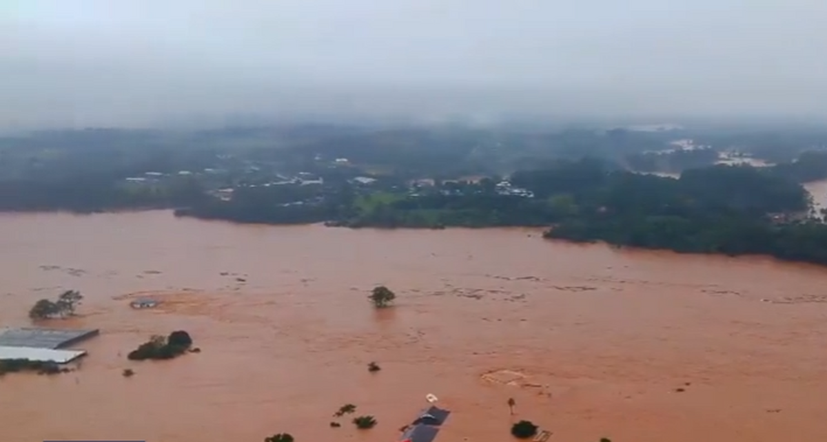 سیل شدید در برزیل؛ بیش از 70 نفر مفقود شده‌اند + فیلم