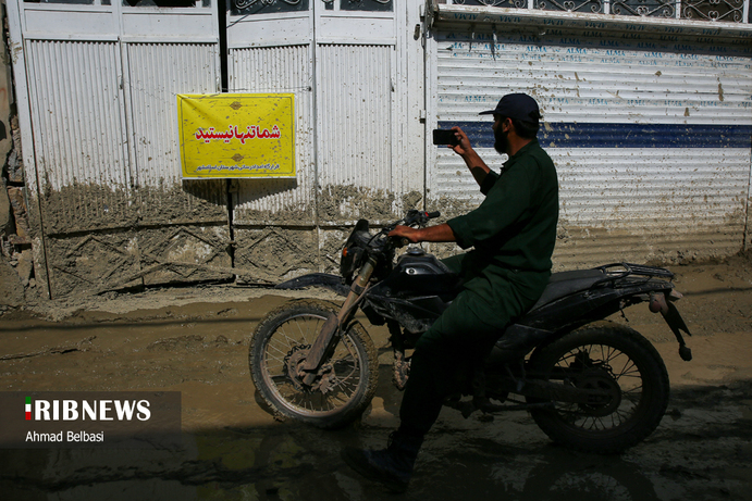 تصاویر| بازدید نماینده سازمان بهداشت جهانی از مناطق سیل زده تهران