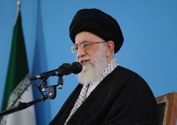 در موضوعات خاص که مصلحت بدانیم با این شیطان برای رفع شرش مذاکره میکنیم