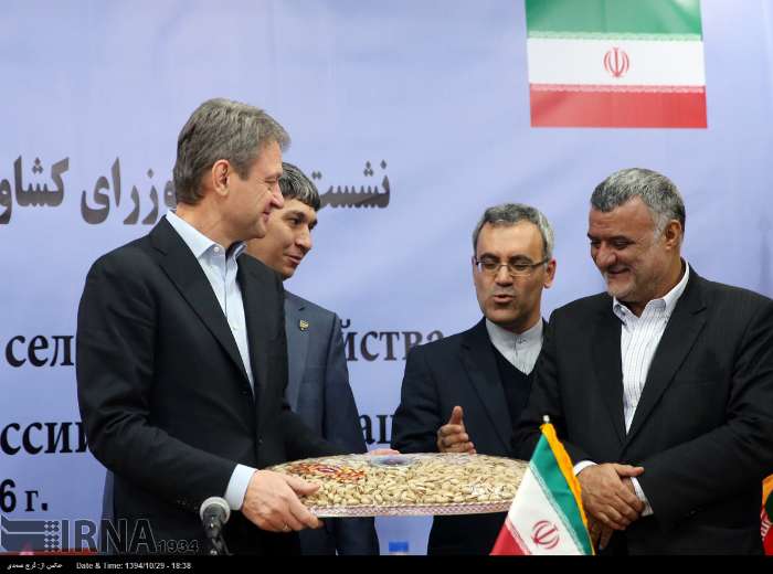 تصاویر/ هدیه وزیر کشاورزی ایران به وزیر روسی