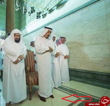 واکنش مسلمانان به نماز خواندن ملک سلمان با کفش در داخل خانه خدا+تصاویر 