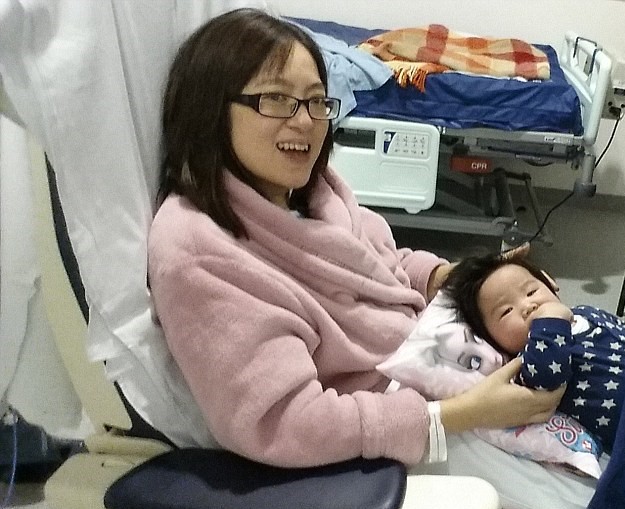 نوزاد سه ماهه مادر را از بستر مرگ نجات داد + تصاویر