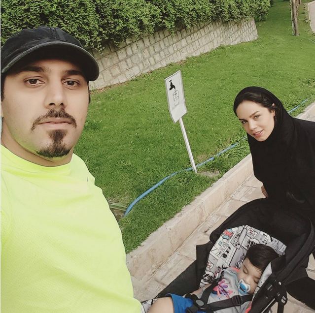احسان خواجه امیری در کنار همسر و فرزندش/ عکس