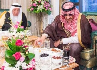 سفره افطاری پادشاه عربستان /عکس