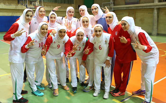 تصویری از پوشش دختران بسکتبالیست ایرانـی