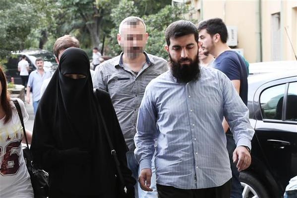 ابوحنظله فرمانده داعشی در کنار همسرش+تصویر