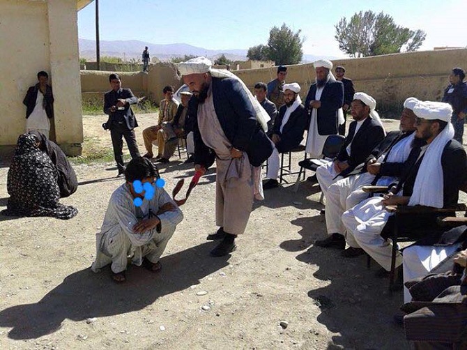 شلاق یک زن در افغانستان /عکس