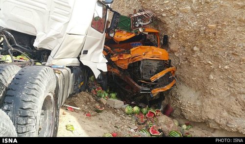 تصادف شدید 2 کامیون در جاده مهران +عکس
