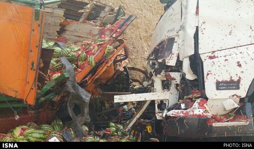 تصادف شدید 2 کامیون در جاده مهران +عکس