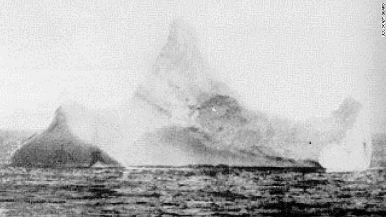 بعد از 103 سال این عکس حراج می‌شود؛ تصویری از کوه یخی که عامل غرق شدن تایتانیک بود!