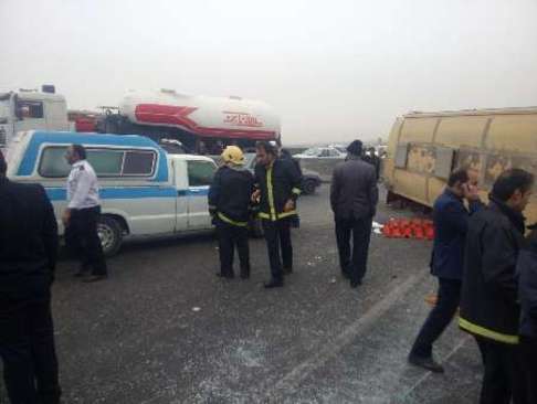 2 کشته در حادثه واژگونی اتوبوس دانشجویان در جاده اصفهان +عکس