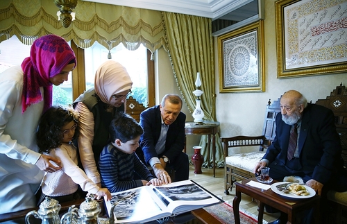اردوغان و نوه هایش در ویلای شخصی +عکس
