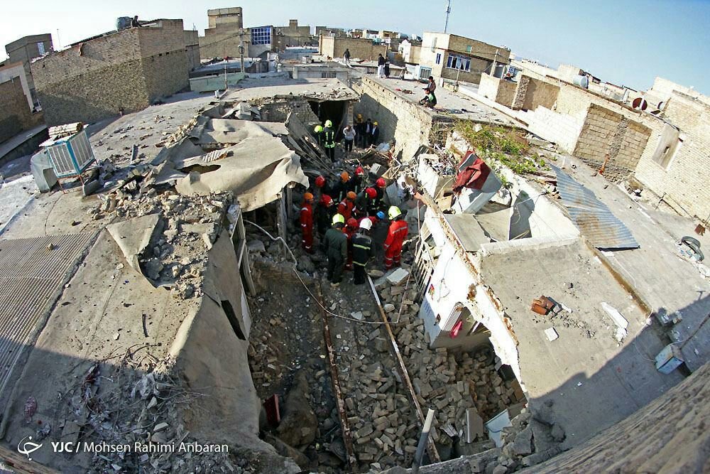 انفجار یک خانه در مشهد/ زوج جوان و فرزندشان کشته شدند+تصاویر