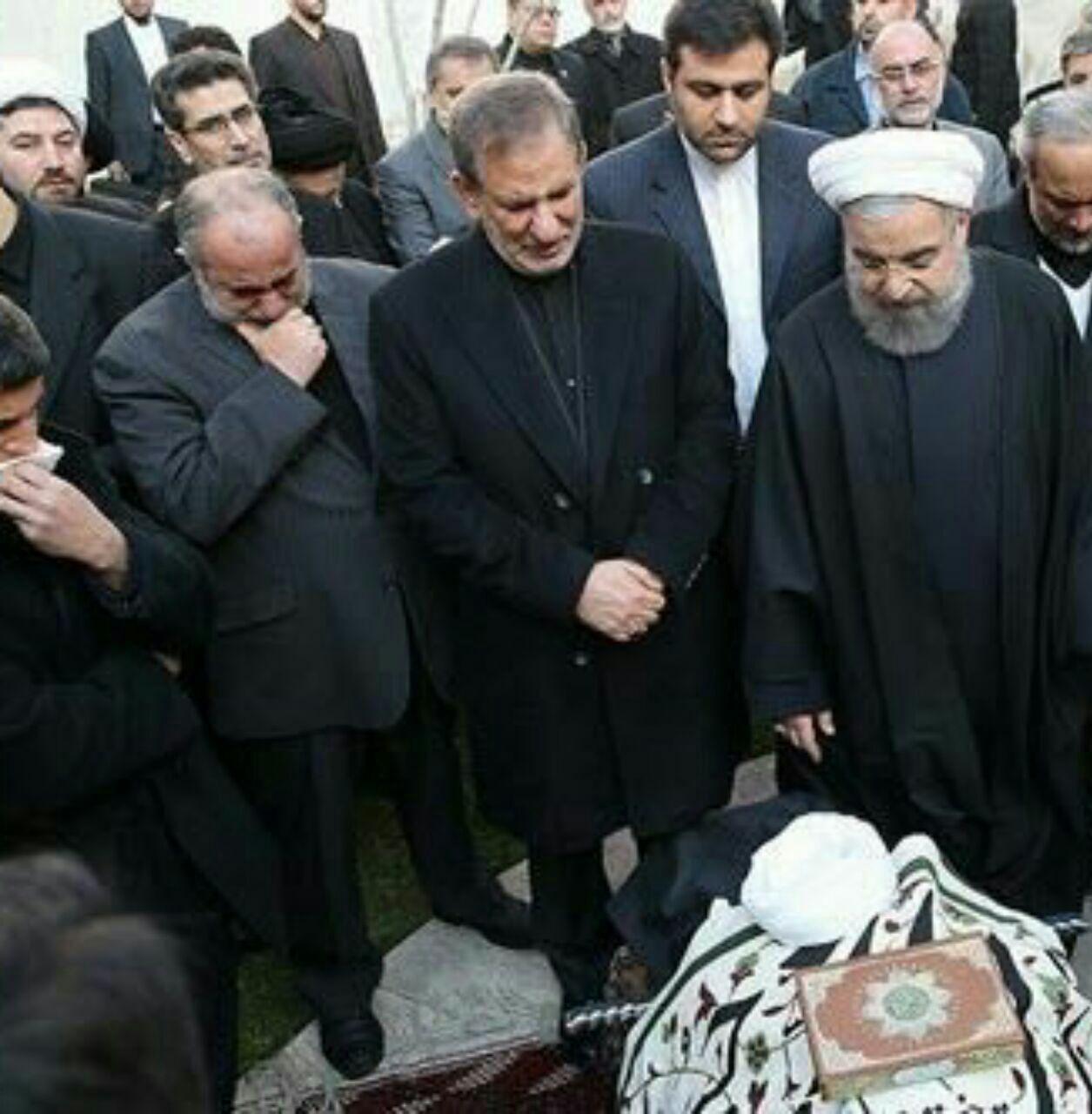 عکس/ وداع رئیس جمهور با پیکر آیت الله هاشمی رفسنجانی