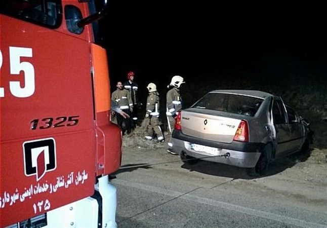 سقوط خودروی L۹۰ به در‌ه‌ در شرق تهران + تصاویر