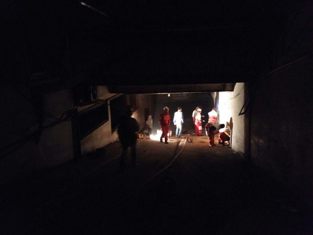حفر تونل در ضلع شرقی برای رسیدن به زیرزمین پلاسکو/ اعزام نیروی زمینی به محل حادثه / پیامک محبوس شدگان از زیر آوار / دستور ویژه رئیس جمهور به وزیر کشور +تصاویر