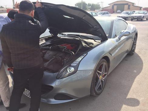 داماد اهوازی برای مراسم عروسی خود، یکی از گران‌ترین خودروهای جهان را به ایران آورد +عکس
