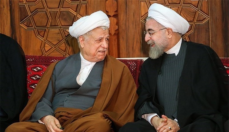ایران پساهاشمی به کدام سو می‌رود؟/اندیشکده بریتانیایی: روحانی باید به تنهایی در برابر فشار تندروها بایستد