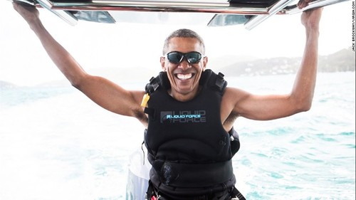 موج سواری اوباما در روزهای توفانی ترامپ +عکس