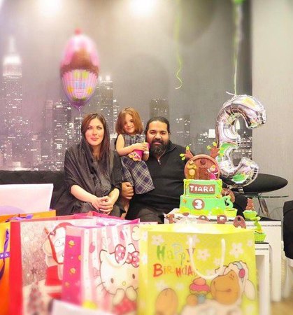 جشن تولد دختر رضا صادقی و همسرش! +تصاویر