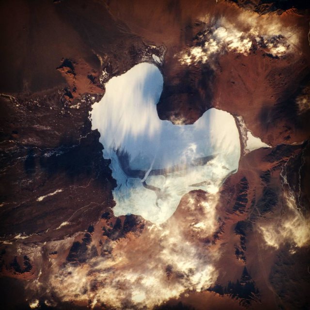 این دریاچه قلبی شکل دلربا را از فضا ببینید+تصویر