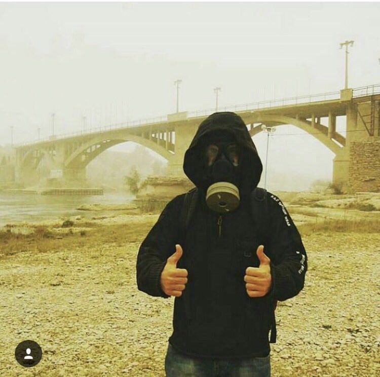 اعتراض قهرمان دوومیدانی به آلودگی خوزستان+ عکس