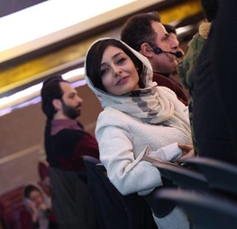 عکس / هنرپیشه زن ایرانی تماشاگر ویژه بازی پرسپولیس - الوحده