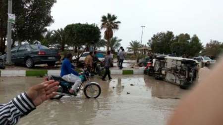 سونامی در بندر دیر بوشهر/7 نفر از مسافران نوروزی مصدوم شدند/آماده‌باش ستاد بحران+فیلم و تصاویر