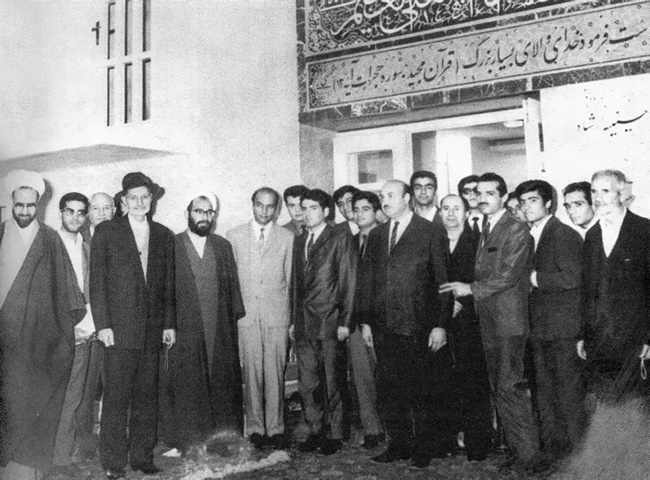 استاد مطهری و دکتر شریعتی در حسینیه ارشاد/تصویر