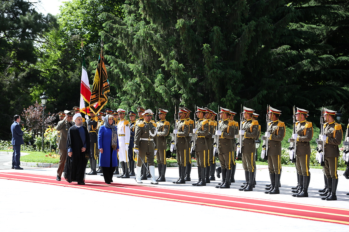 استقبال رسمی روحانی از رییس‌جمهور کرواسی
