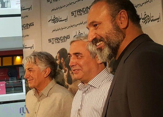 رضا کیانیان، حمید فرخ‌نژاد و ابراهیم حاتمی‌کیا در اکران خصوصی «ایستاده در غبار»