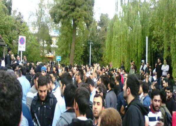 تجمع مردم در رامسر بعد از درگذشت حبیب/ تصویر