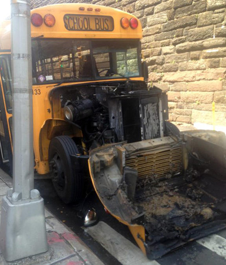 9 کشته در آتش‌سوزی اتوبوس در آمریکا+تصاویر