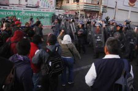 درگیری معلمان با پلیس در مکزیک