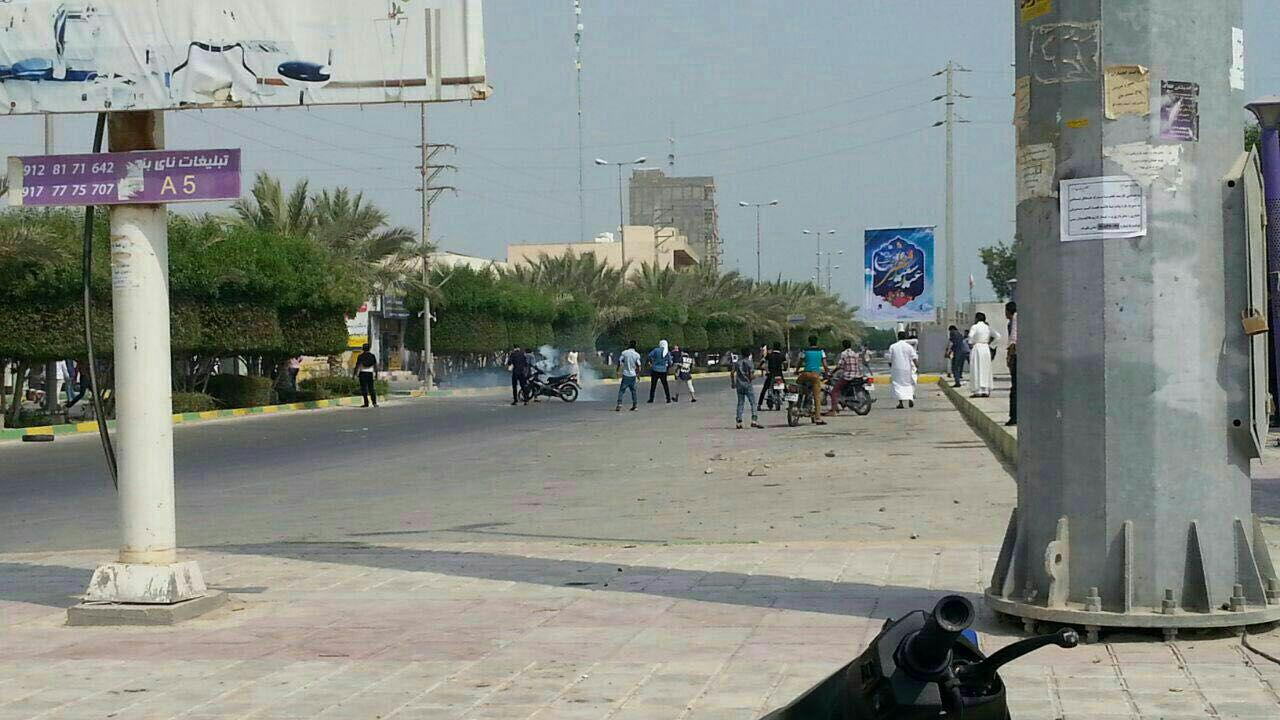 ماجرای درگیری پلیس و مردم در شهر نخل‌تقی بوشهر چه‌بود؟