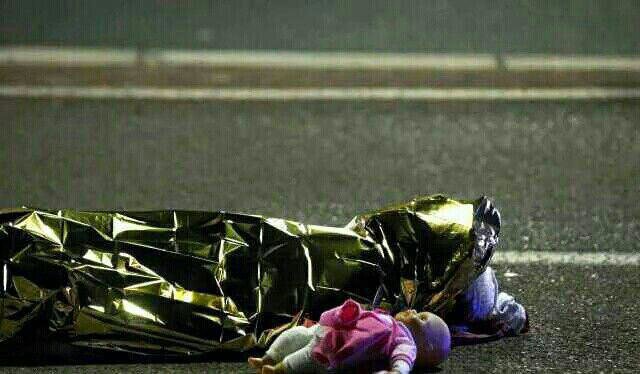 جشن ملی فرانسه رنگ خون گرفت/ 80 کشته و بیش از 130 زخمی در حمله تروریستی+عکس
