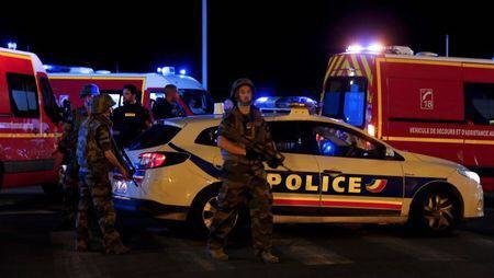 جشن ملی فرانسه رنگ خون گرفت/ 80 کشته و بیش از 130 زخمی در حمله تروریستی+تصاویر