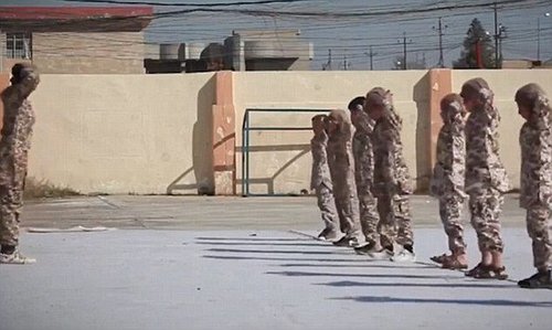 آموزش نظامی کودکان داعشی +عکس