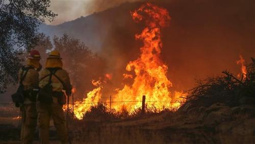 آتش سوزی در آمریکا؛ تخلیه 300 خانه +عکس