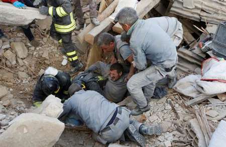نخست وزیر ایتالیا سفر به فرانسه را لغو کرد/ شمار کشته های زلزله در حال افزایش
