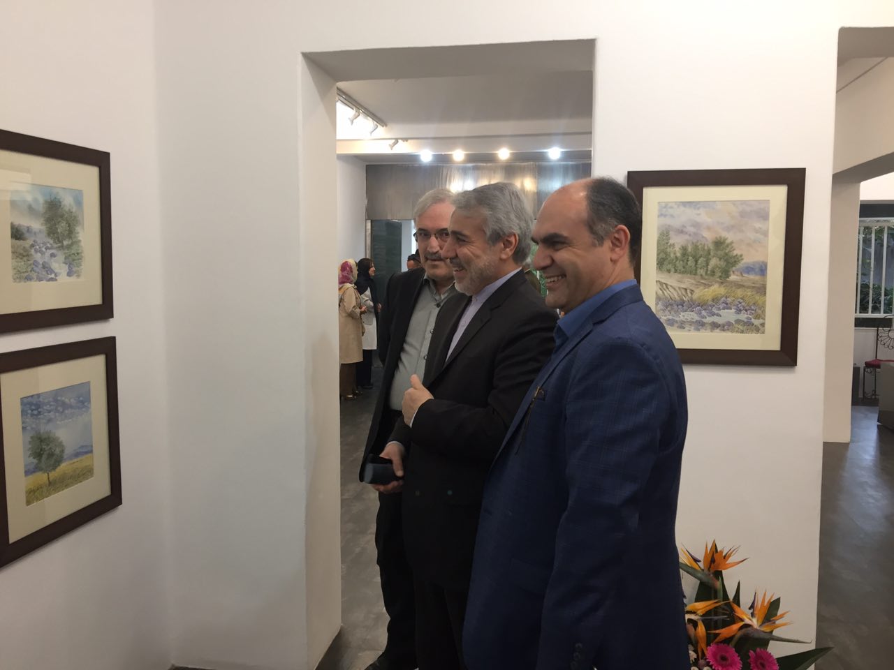 محمد باقر نوبخت از نمایشگاه نقاشی احمد وثوق بازدید کرد