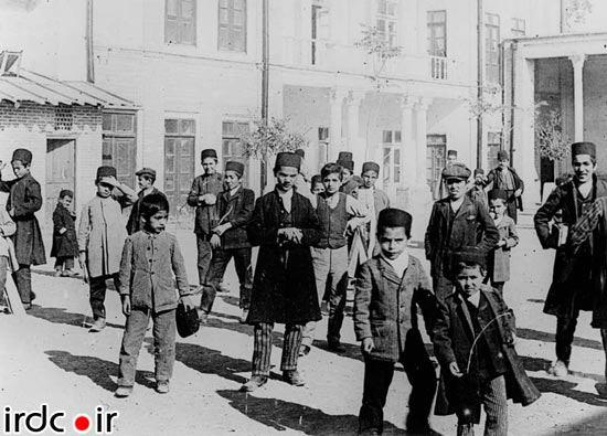 دانش آموزان دوره قاجار/عکس