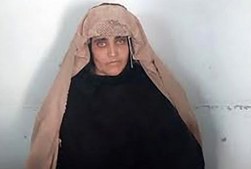 زن چشم سبز افغان آزاد می‌شود+تصاویر