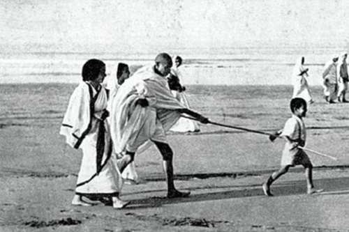 نوه گاندی در فقر درگذشت +تصاویر