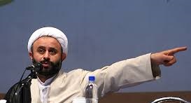 کنایه‌های نقویان به سفرهای نیویورکی احمدی‌نژاد/با چوب و چماق کسی تربیت نمی‌شود/ با یک عمامه، ریش و سجاده کسی مسلمان نمی‌شود