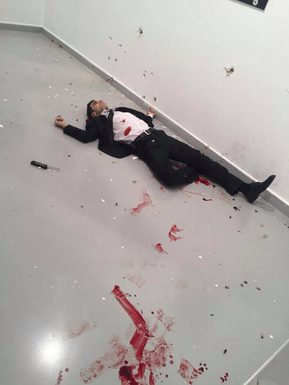 سفیر روسیه در ترکیه به‌ ضرب گلوله کشته شد/واکنش‌ها+فیلم و تصاویر