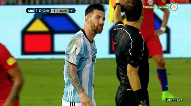 توهین مسی به داور/ احتمال محرومیت برای ستاره آرژانتینی