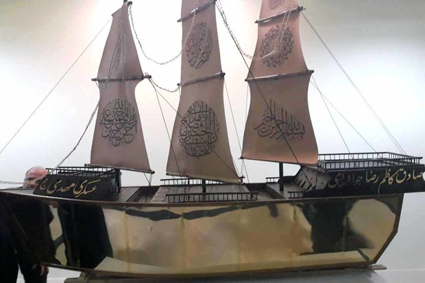 کتابت قرآن بر روی کشتی ۳ متری +عکس